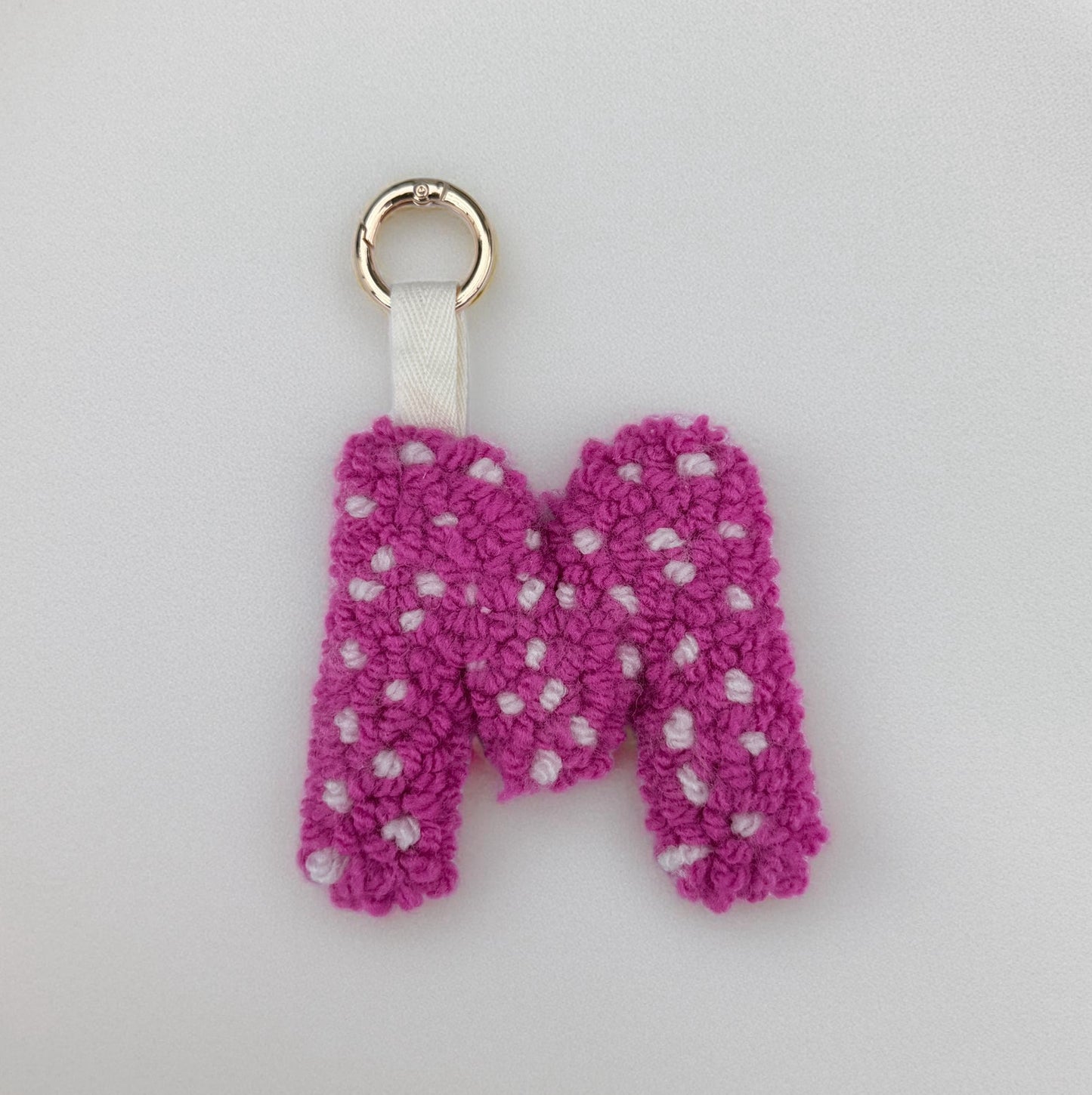 Pink Personalisierter Schlüsselanhänger Buchstabe Initiale Handmade Punch Needle Geschenk Freundin