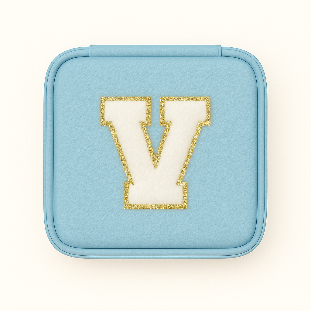 Personalisierbare Schmuckbox Himmelblau – Buchstabe A–Z Weiß Gold – DIY Reise