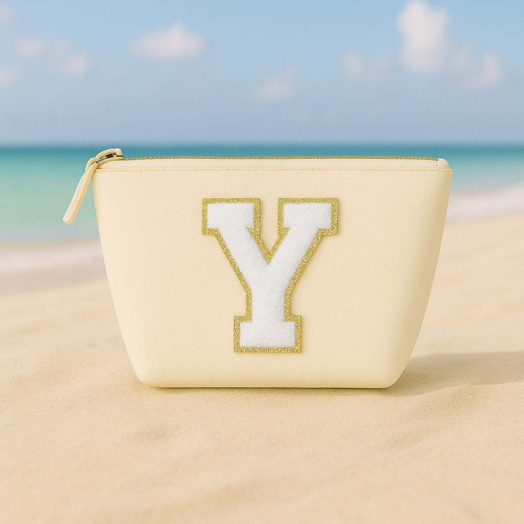 Kosmetiktasche S Beige • DIY Initiale Weiß A–Z zum Kleben • Reise & Geschenkidee