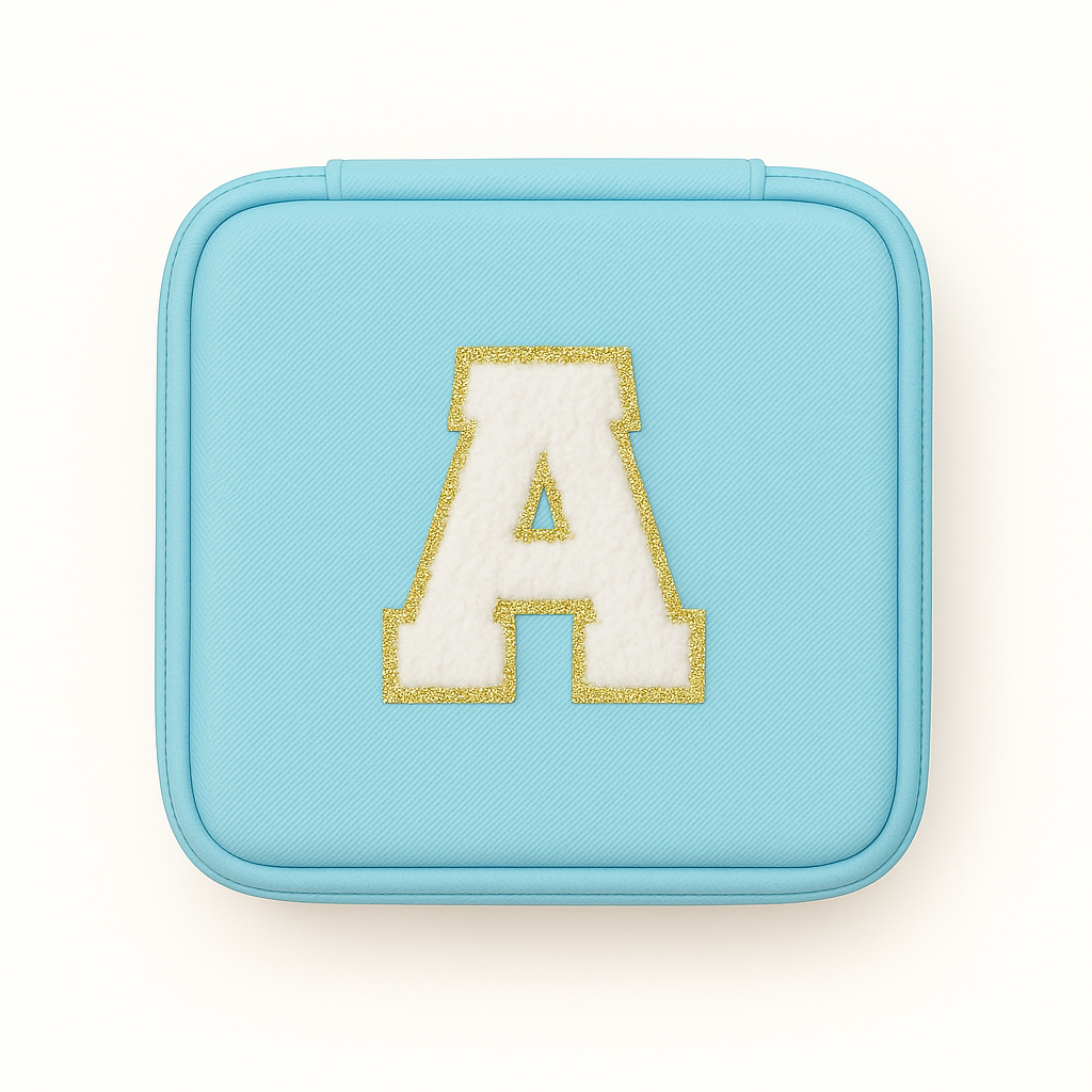 Personalisierbare Schmuckbox Himmelblau – Buchstabe A–Z Weiß Gold – DIY Reise