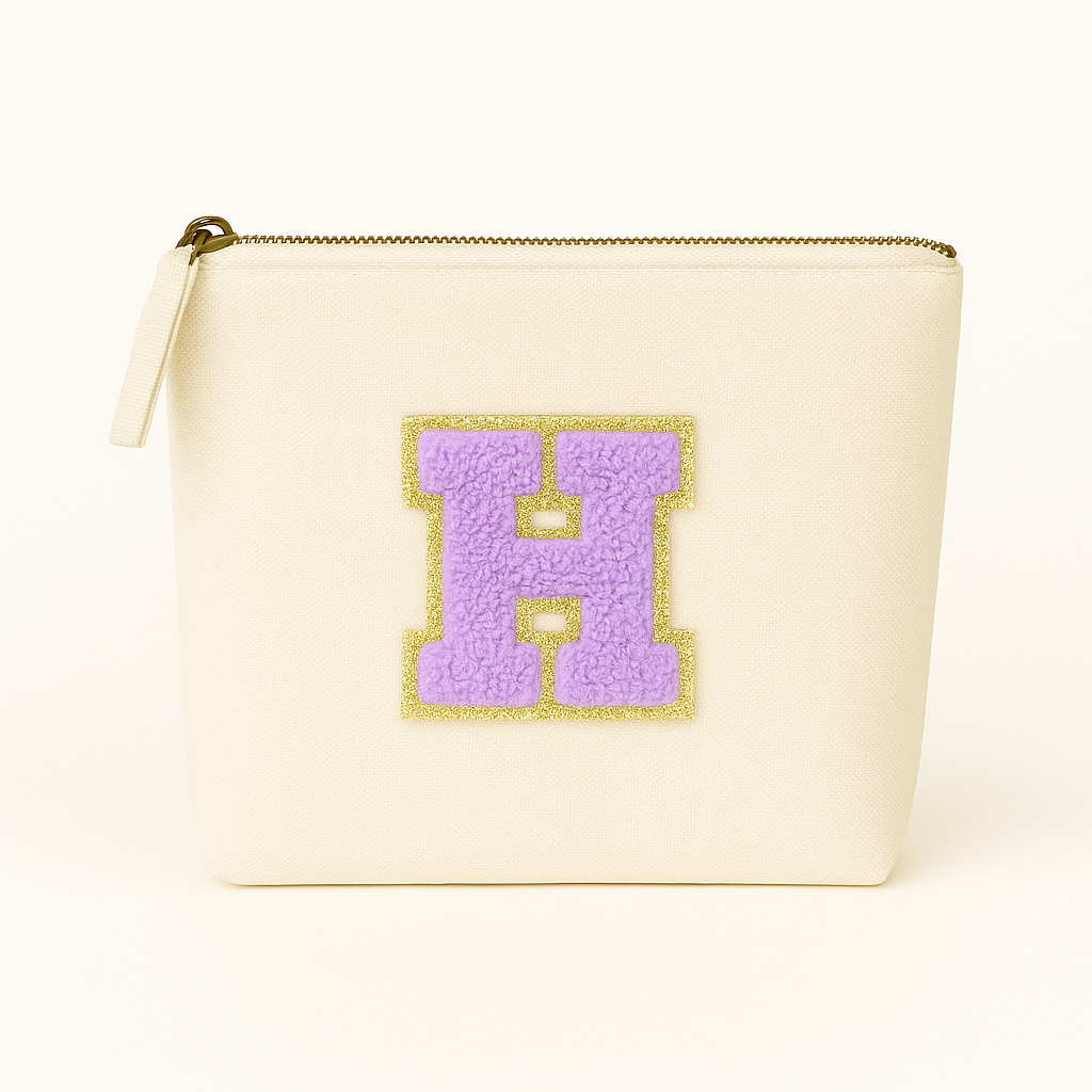 Kosmetiktasche S Beige • DIY Initiale Lila A–Z zum Kleben • Reise & Geschenkidee