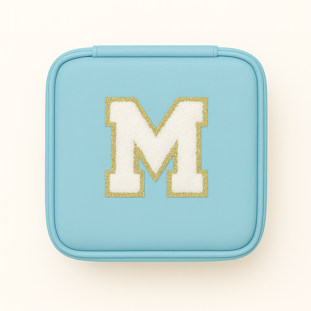 Personalisierbare Schmuckbox Himmelblau – Buchstabe A–Z Weiß Gold – DIY Reise