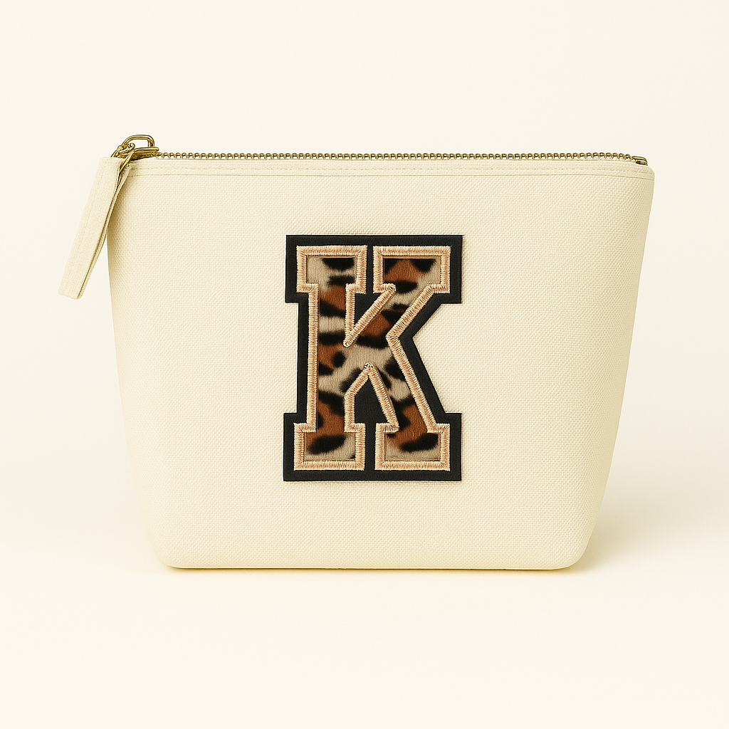 Kosmetiktasche S Beige • DIY Initiale Leo A–Z zum Aufbügeln • Geschenkidee