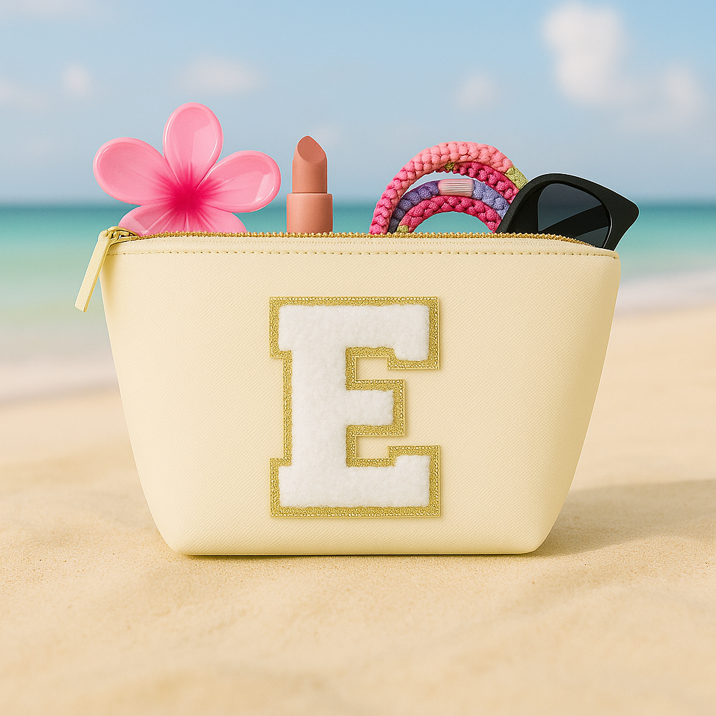 Kosmetiktasche S Beige • DIY Initiale Weiß A–Z zum Kleben • Reise & Geschenkidee