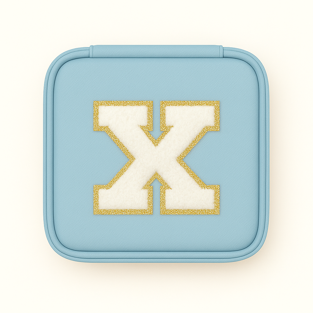 Personalisierbare Schmuckbox Himmelblau – Buchstabe A–Z Weiß Gold – DIY Reise