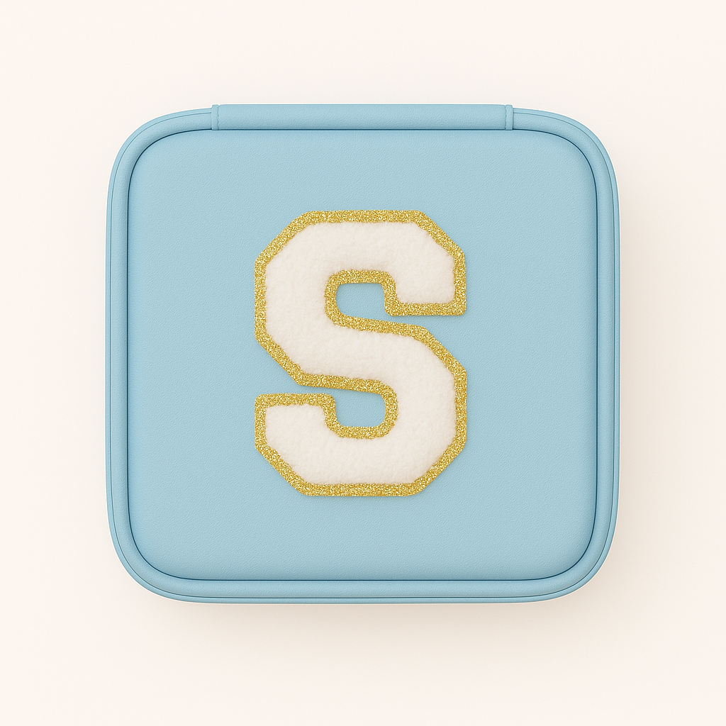 Personalisierbare Schmuckbox Himmelblau – Buchstabe A–Z Weiß Gold – DIY Reise