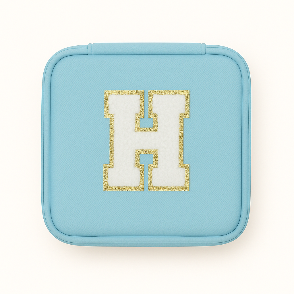 Personalisierbare Schmuckbox Himmelblau – Buchstabe A–Z Weiß Gold – DIY Reise