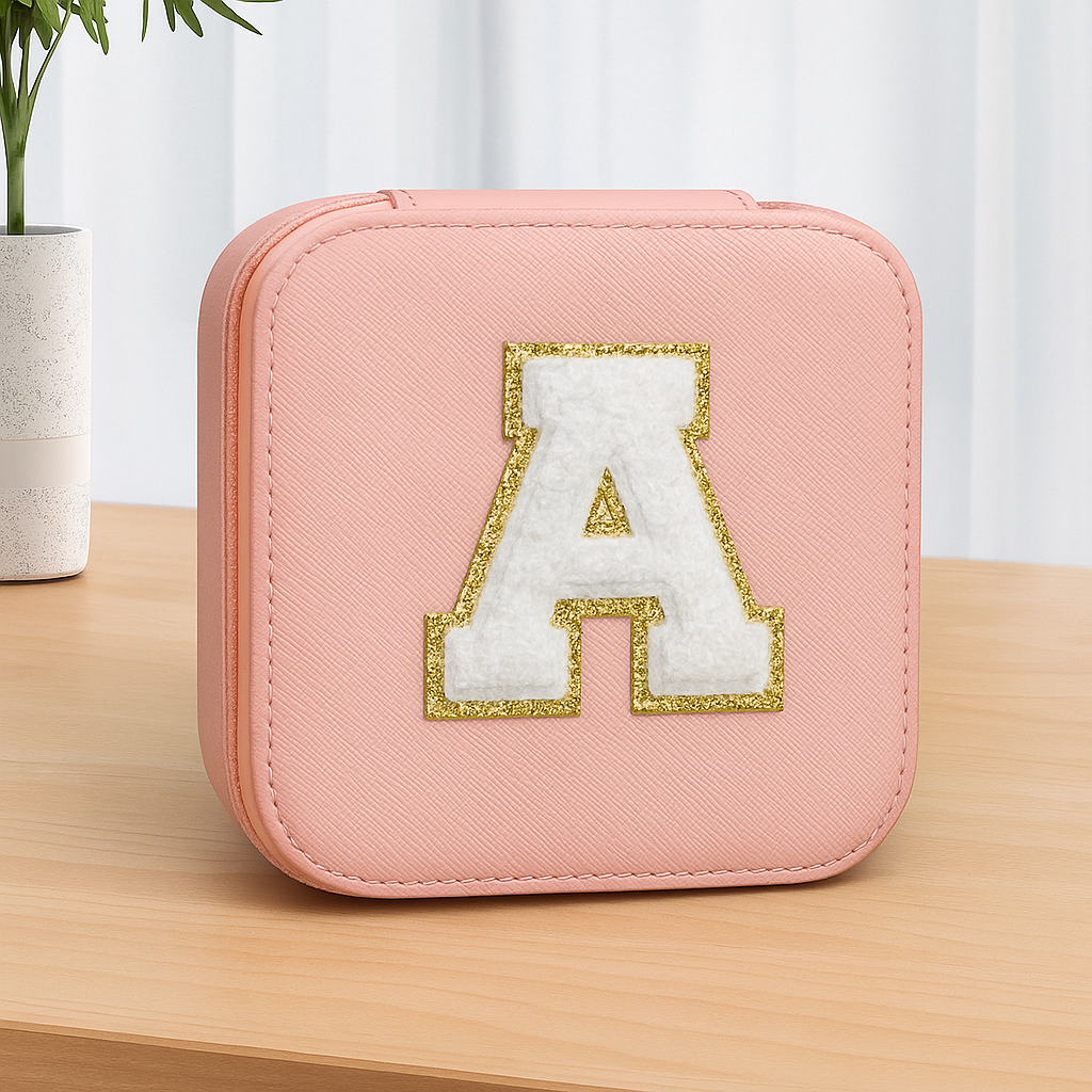 Personalisierbare Schmuckbox Rosa – Buchstabe A–Z Weiß mit Goldrand – DIY Reise