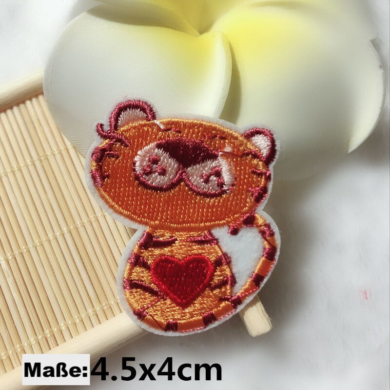Glückstier Patches – 12 Tierzeichen mit rotem Herz – Aufnäher für DIY & Geschenk