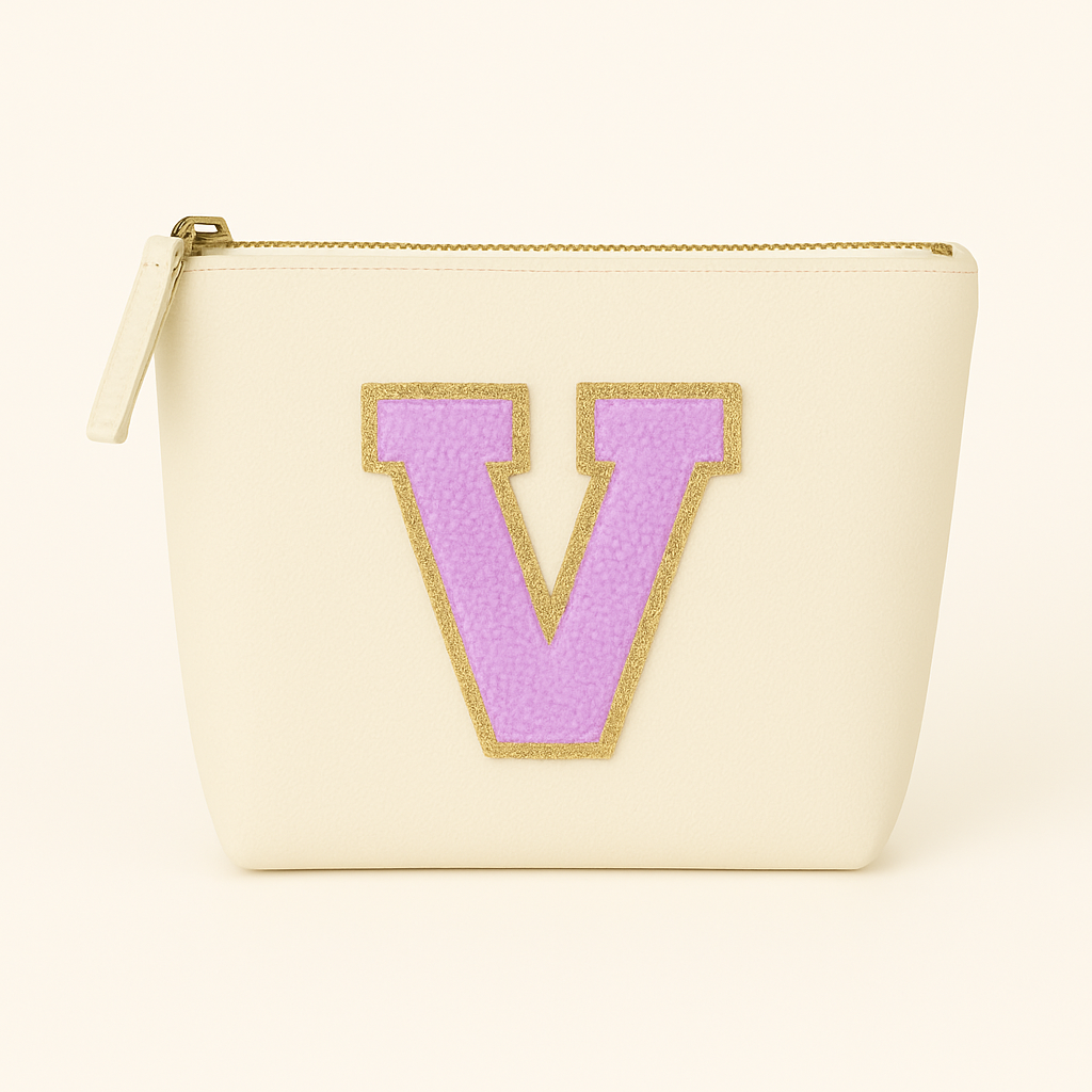 Kosmetiktasche S Beige • DIY Initiale Lila A–Z zum Kleben • Reise & Geschenkidee