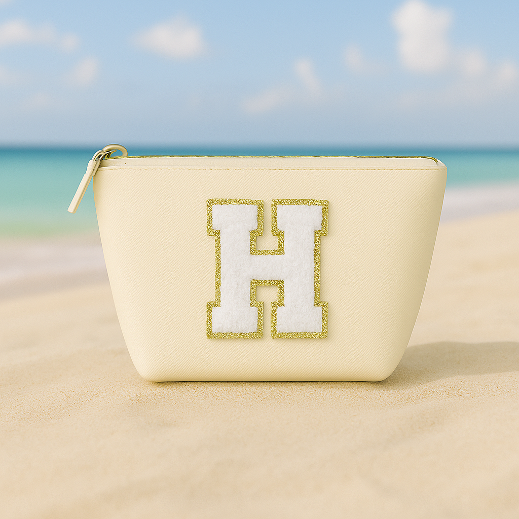 Kosmetiktasche S Beige • DIY Initiale Weiß A–Z zum Kleben • Reise & Geschenkidee