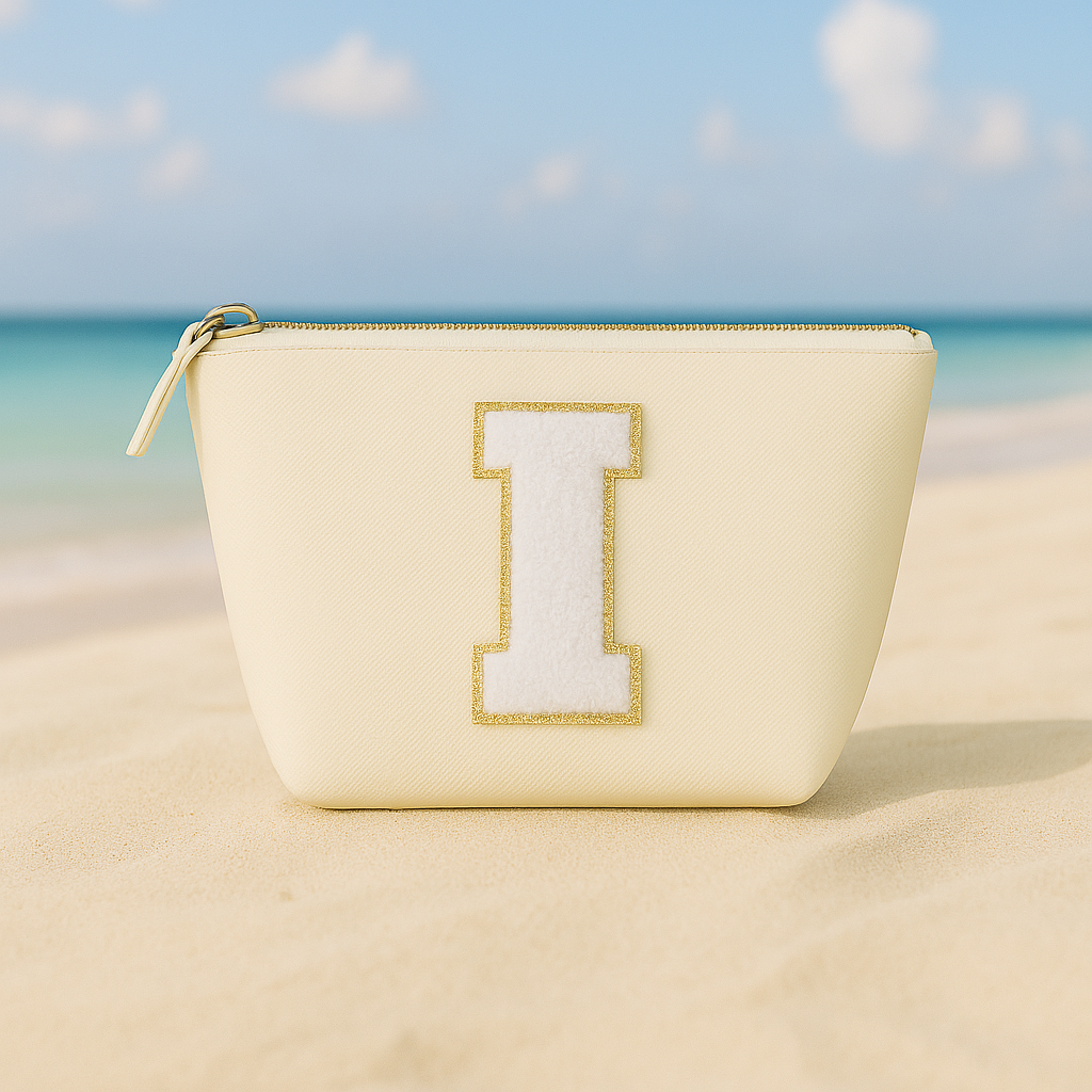 Kosmetiktasche S Beige • DIY Initiale Weiß A–Z zum Kleben • Reise & Geschenkidee