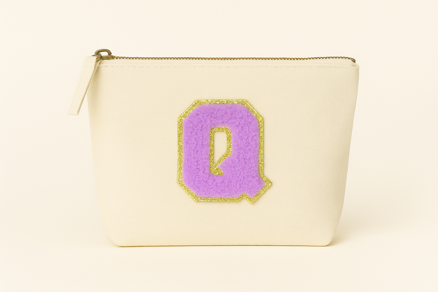 Kosmetiktasche S Beige • DIY Initiale Lila A–Z zum Kleben • Reise & Geschenkidee