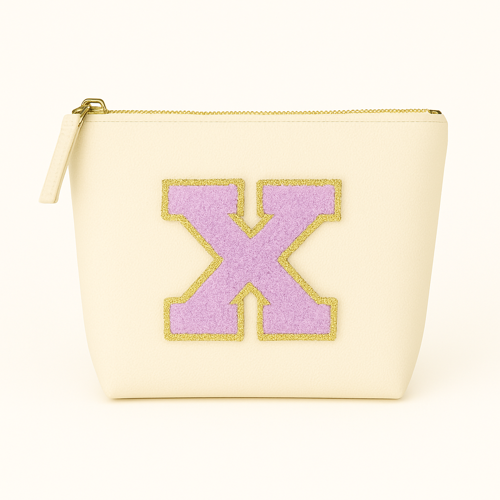 Kosmetiktasche S Beige • DIY Initiale Lila A–Z zum Kleben • Reise & Geschenkidee