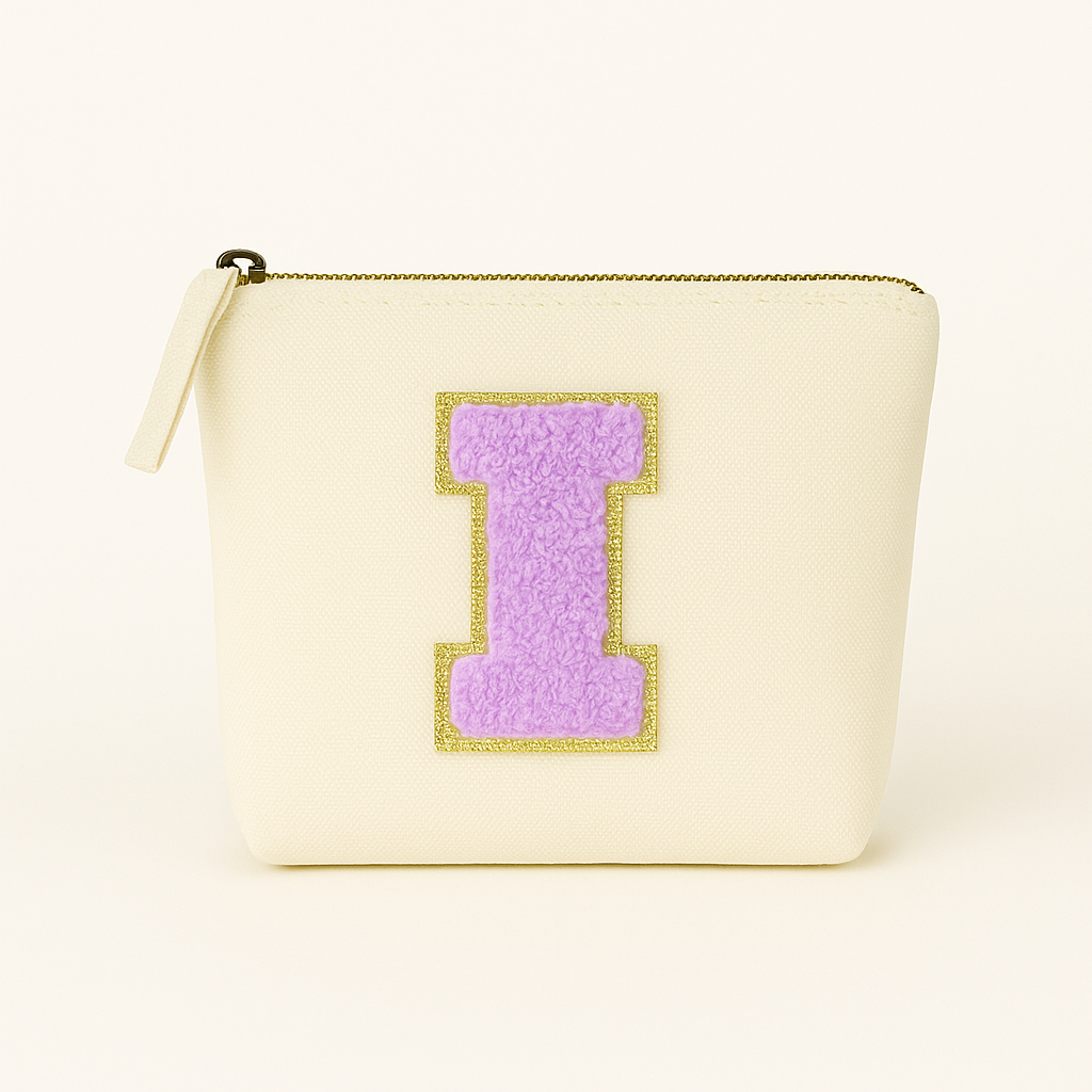 Kosmetiktasche S Beige • DIY Initiale Lila A–Z zum Kleben • Reise & Geschenkidee