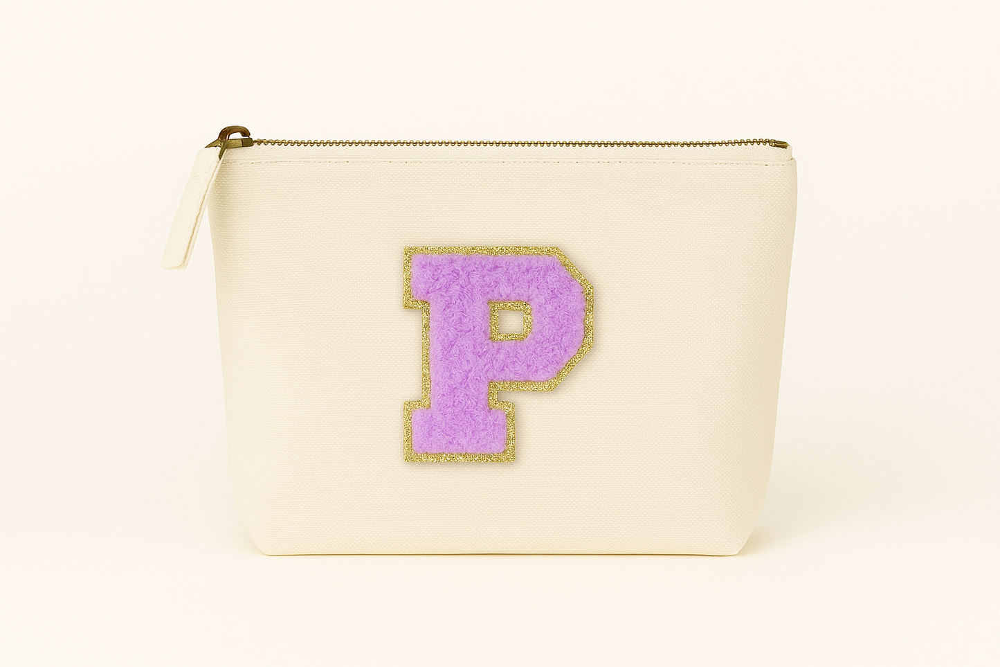 Kosmetiktasche S Beige • DIY Initiale Lila A–Z zum Kleben • Reise & Geschenkidee