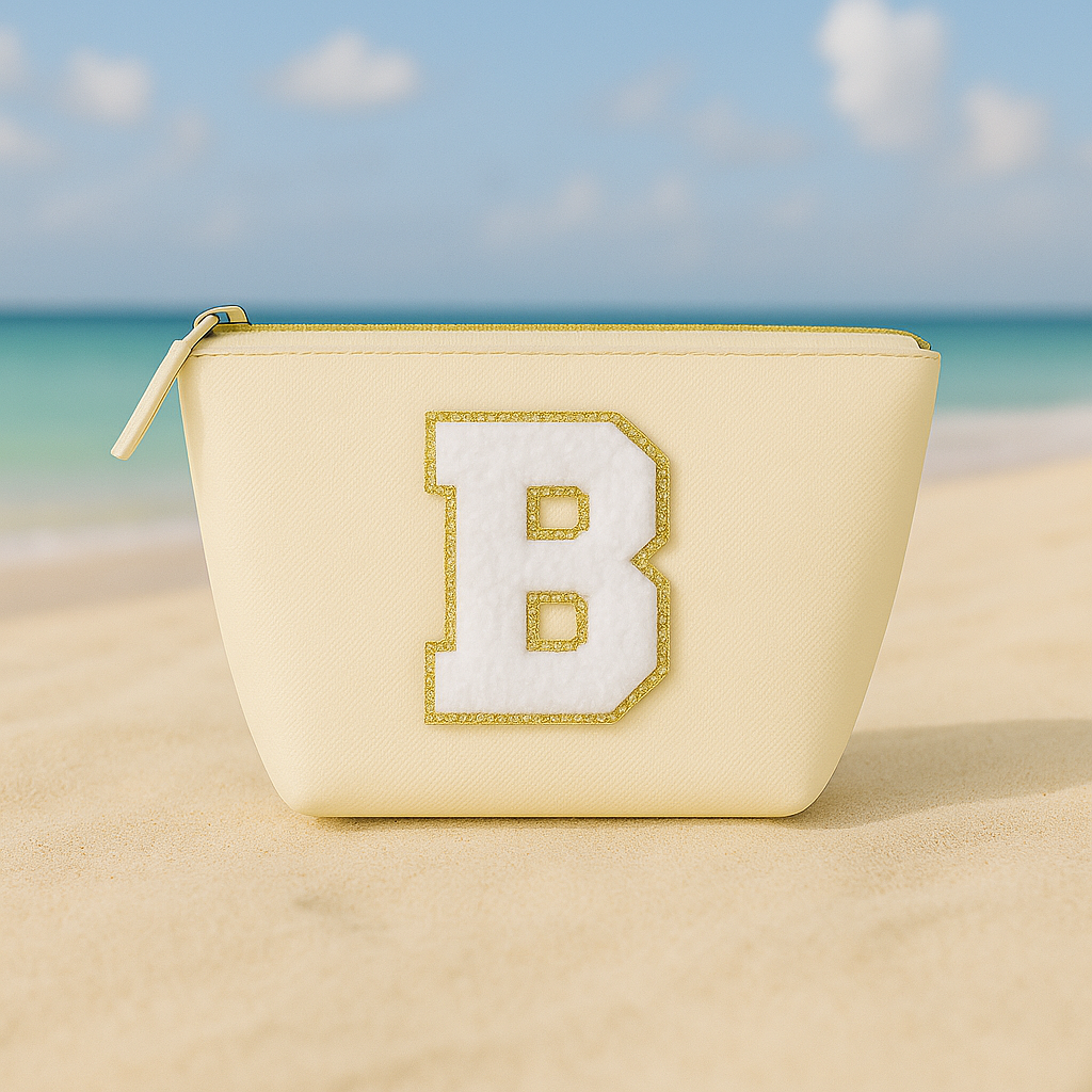 Kosmetiktasche S Beige • DIY Initiale Weiß A–Z zum Kleben • Reise & Geschenkidee