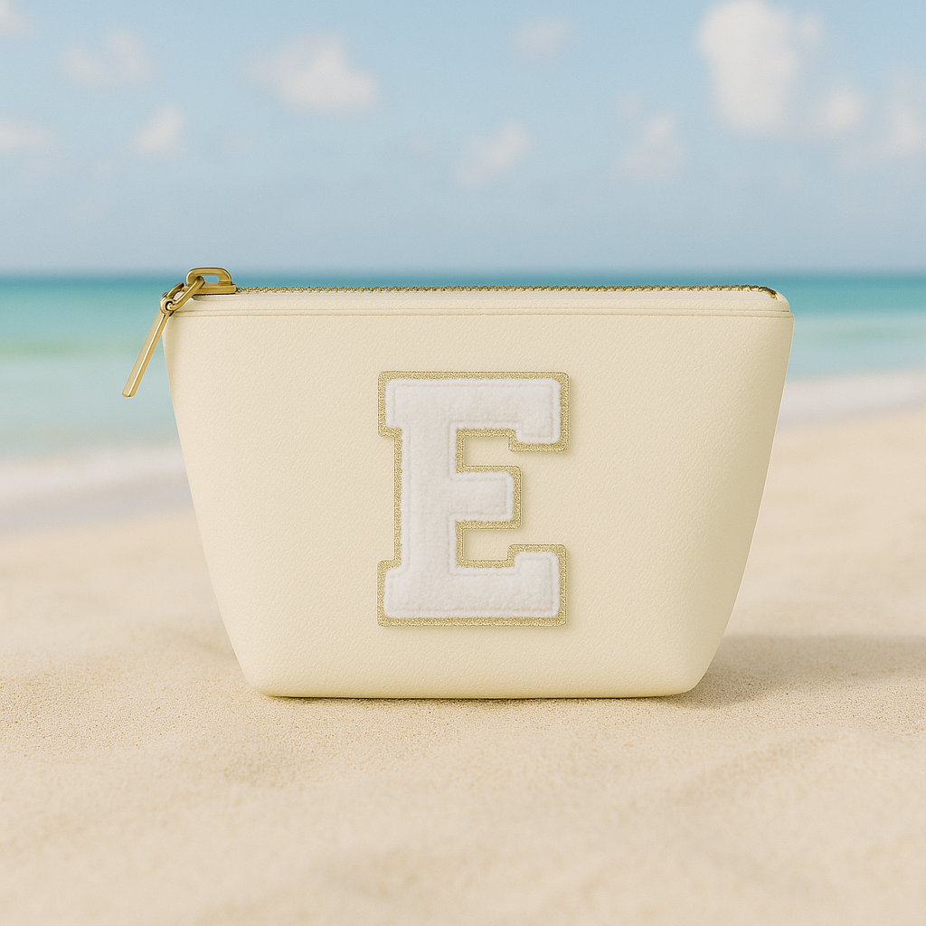 Kosmetiktasche S Beige • DIY Initiale Weiß A–Z zum Kleben • Reise & Geschenkidee