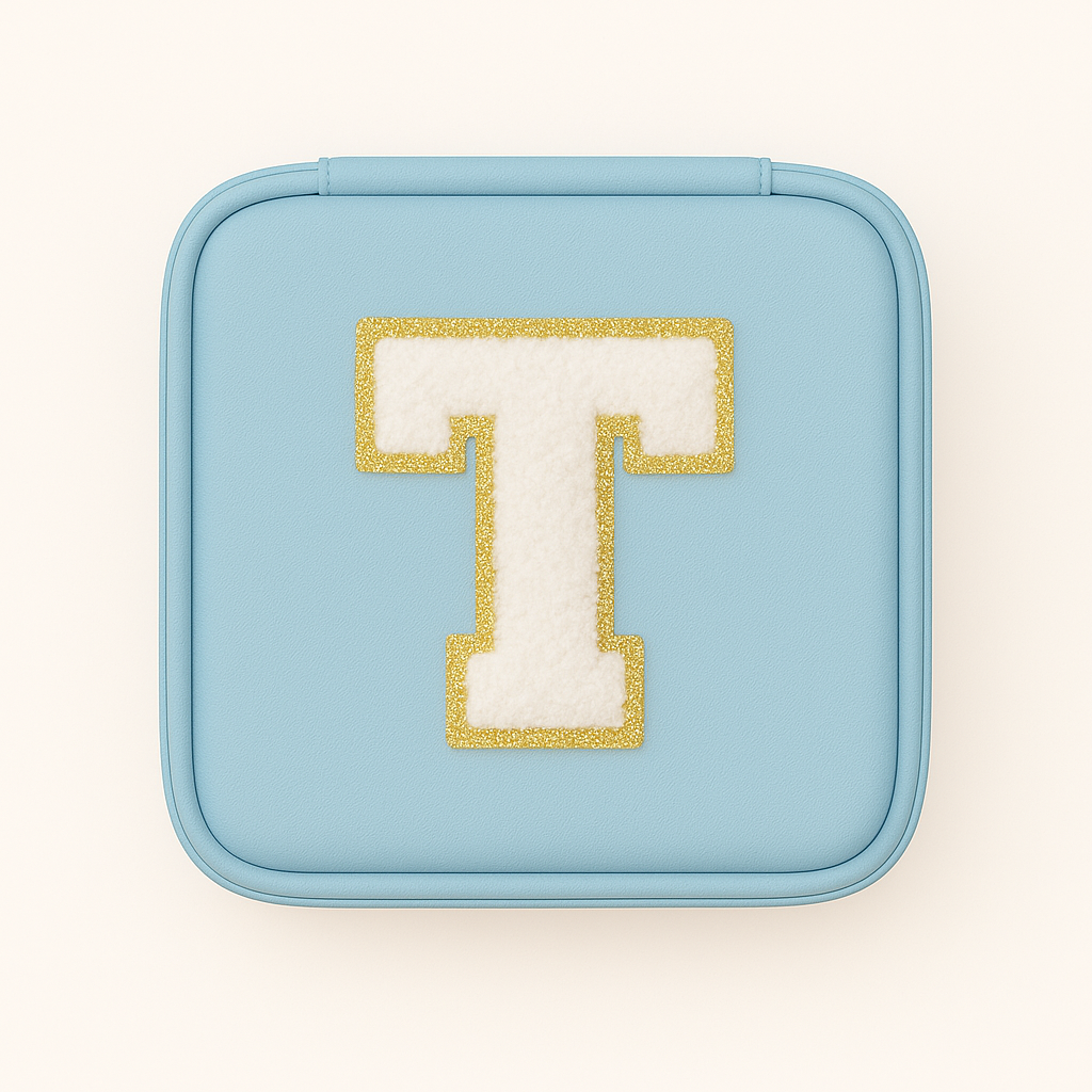 Personalisierbare Schmuckbox Himmelblau – Buchstabe A–Z Weiß Gold – DIY Reise