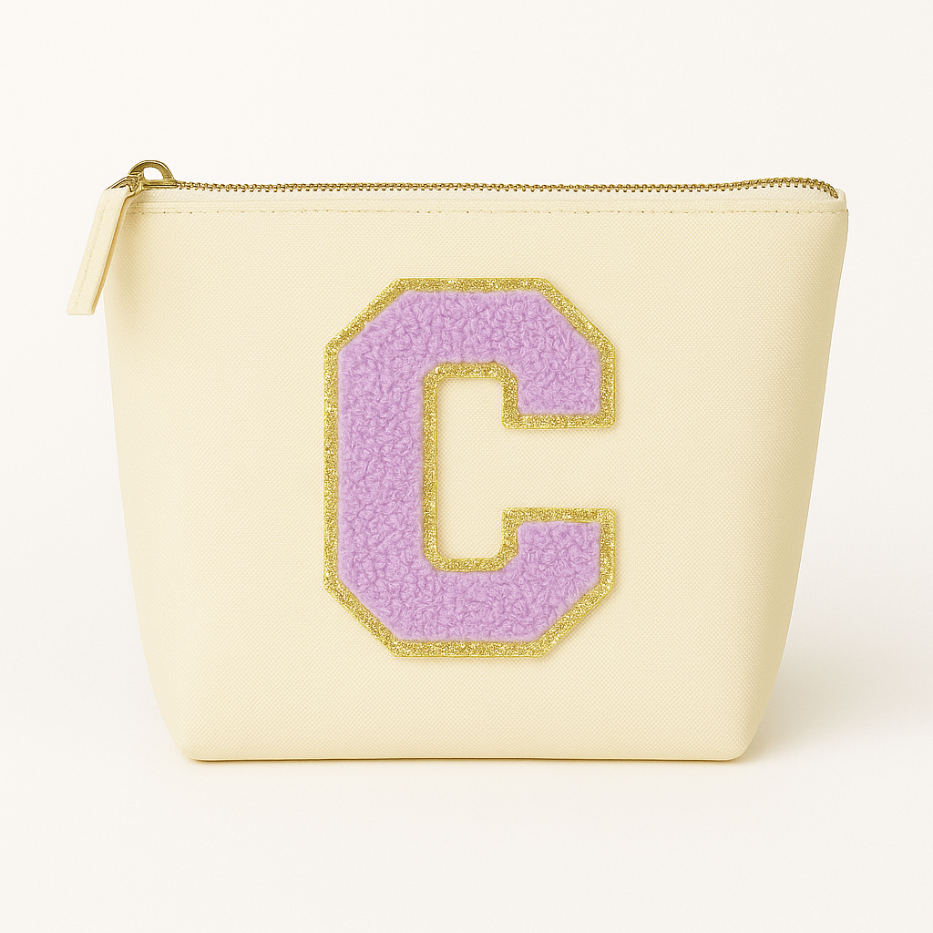Kosmetiktasche S Beige • DIY Initiale Lila A–Z zum Kleben • Reise & Geschenkidee