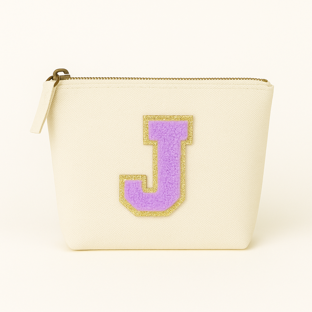 Kosmetiktasche S Beige • DIY Initiale Lila A–Z zum Kleben • Reise & Geschenkidee