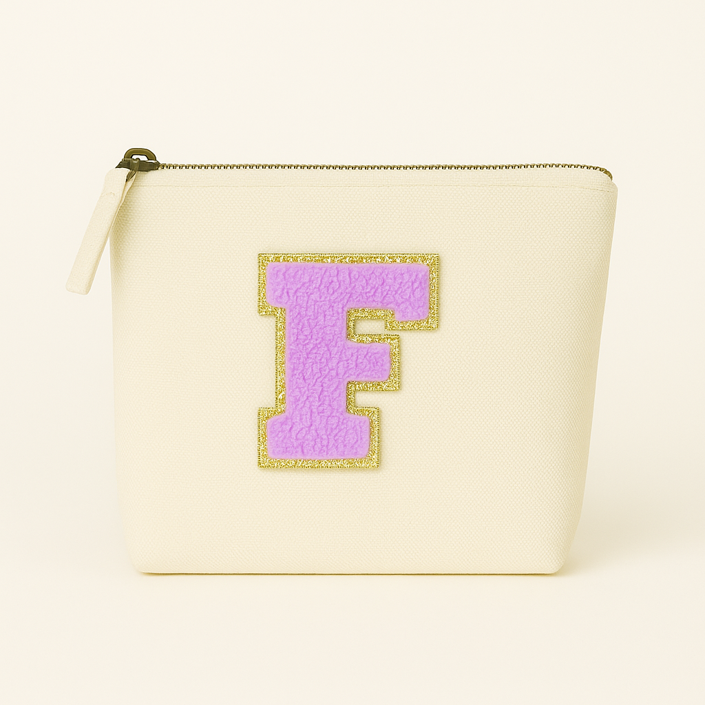 Kosmetiktasche S Beige • DIY Initiale Lila A–Z zum Kleben • Reise & Geschenkidee
