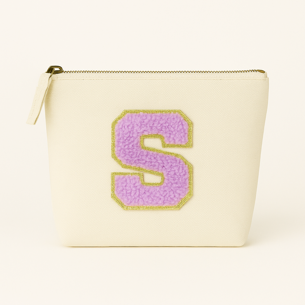 Kosmetiktasche S Beige • DIY Initiale Lila A–Z zum Kleben • Reise & Geschenkidee