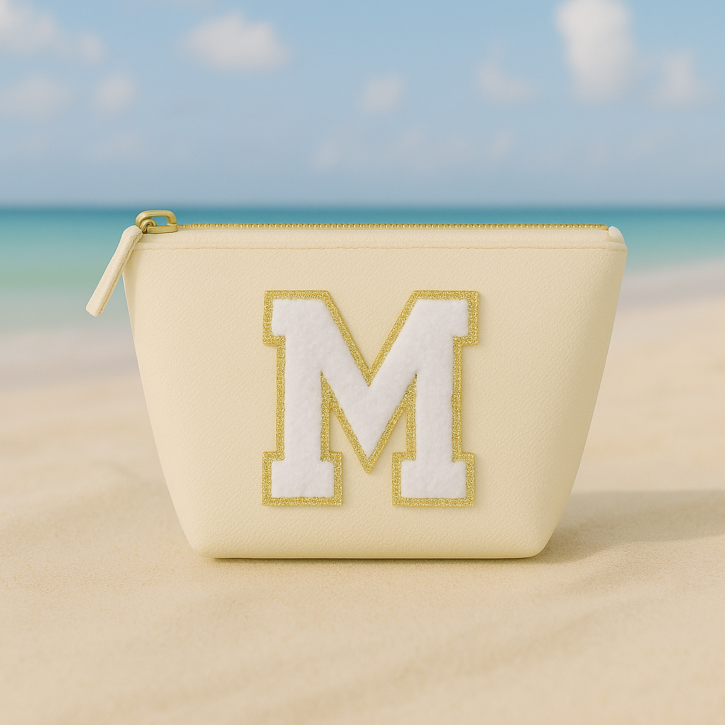 Kosmetiktasche S Beige • DIY Initiale Weiß A–Z zum Kleben • Reise & Geschenkidee