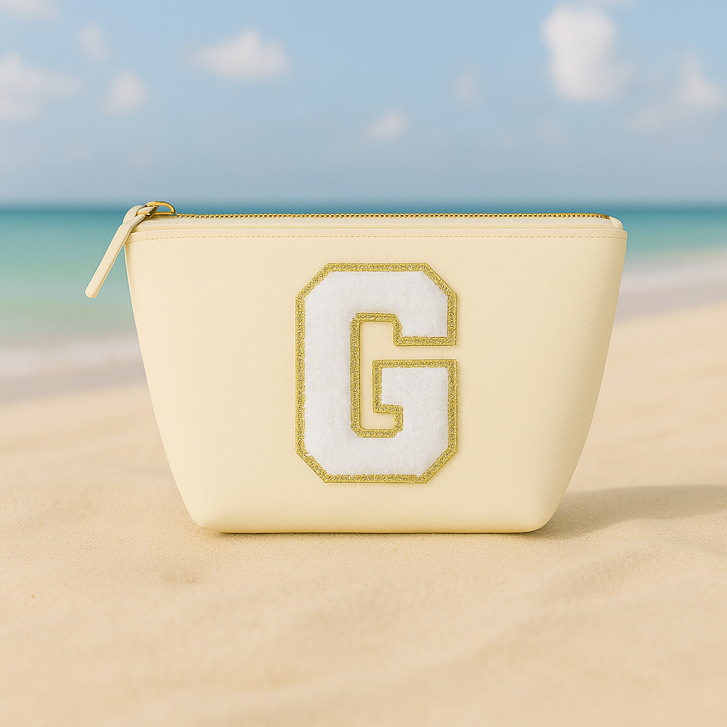 Kosmetiktasche S Beige • DIY Initiale Weiß A–Z zum Kleben • Reise & Geschenkidee