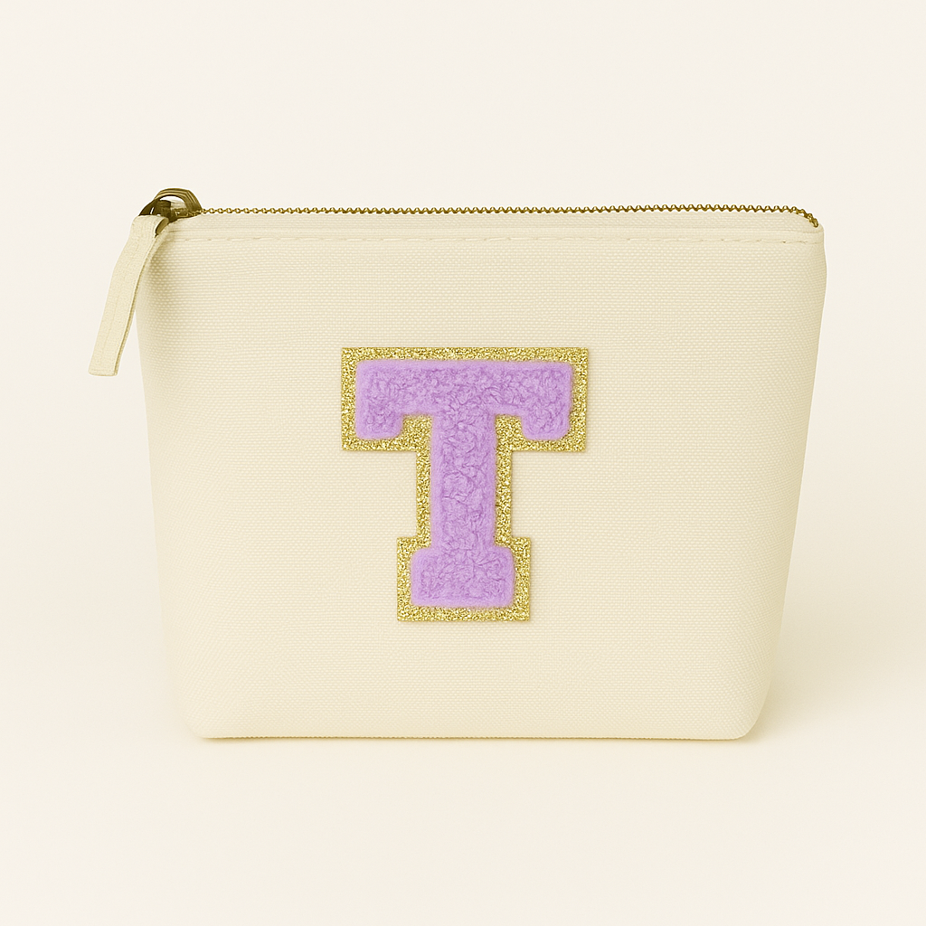 Kosmetiktasche S Beige • DIY Initiale Lila A–Z zum Kleben • Reise & Geschenkidee