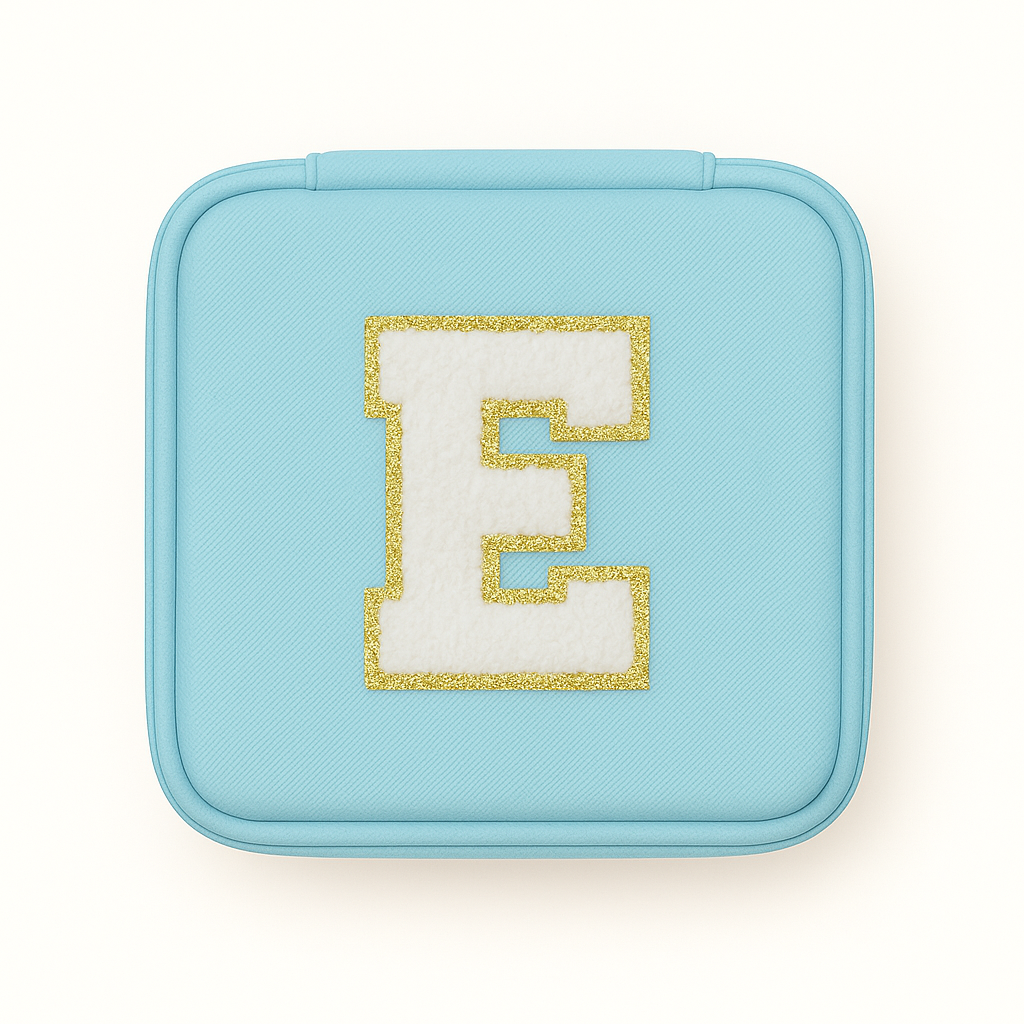 Personalisierbare Schmuckbox Himmelblau – Buchstabe A–Z Weiß Gold – DIY Reise