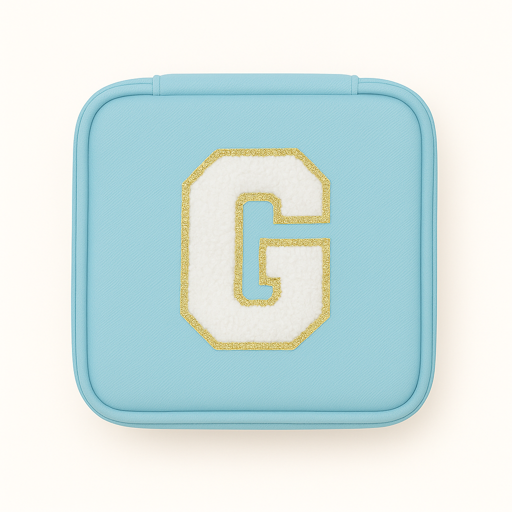 Personalisierbare Schmuckbox Himmelblau – Buchstabe A–Z Weiß Gold – DIY Reise