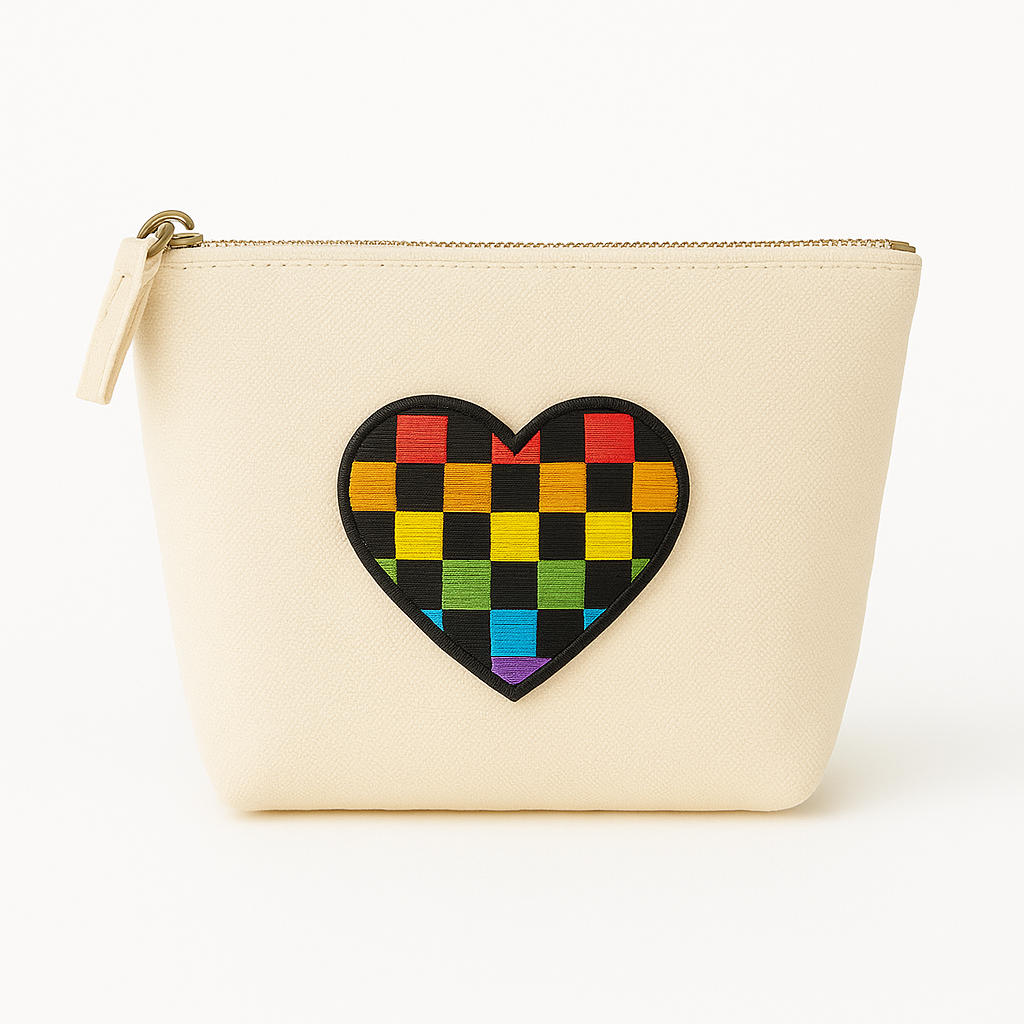 Kosmetiktasche S Beige – Herz Design – personalisiert – Handmade Geschenk