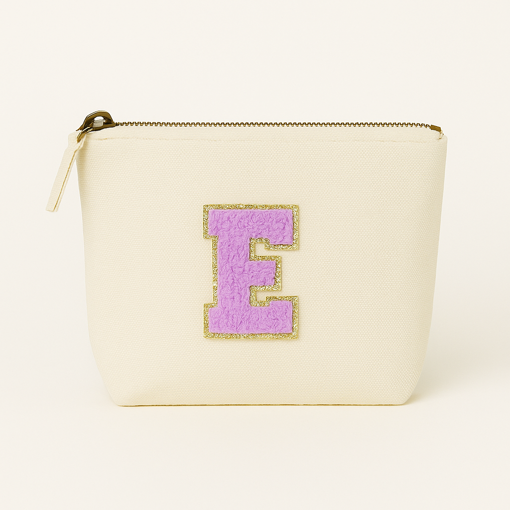 Kosmetiktasche S Beige • DIY Initiale Lila A–Z zum Kleben • Reise & Geschenkidee