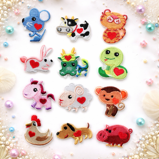 Glückstier Patches – 12 Tierzeichen mit rotem Herz – Aufnäher für DIY Deko Geschenk
