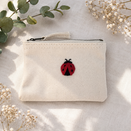 beige Handbestickte Geldbörse mit Marienkäfer – Baumwolle Münztasche Geldbeutel