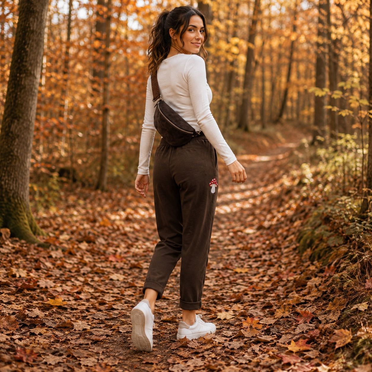 Damen Jogpants Baggy Hose Glückspilz Handstickerei Baumwolle S–XXL Beige Braun Taupe Schwarz