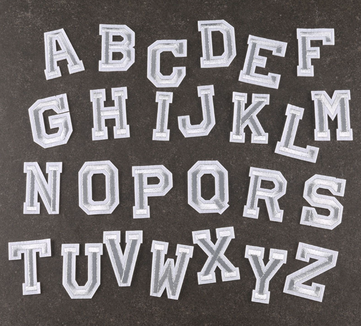 weiß 5cm A-Z Buchstaben-Aufbügeln Aufnäher DIY-Kleidung Taschen Handyhülle