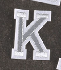 weiß 5cm A-Z Buchstaben-Aufbügeln Aufnäher DIY-Kleidung Taschen Handyhülle