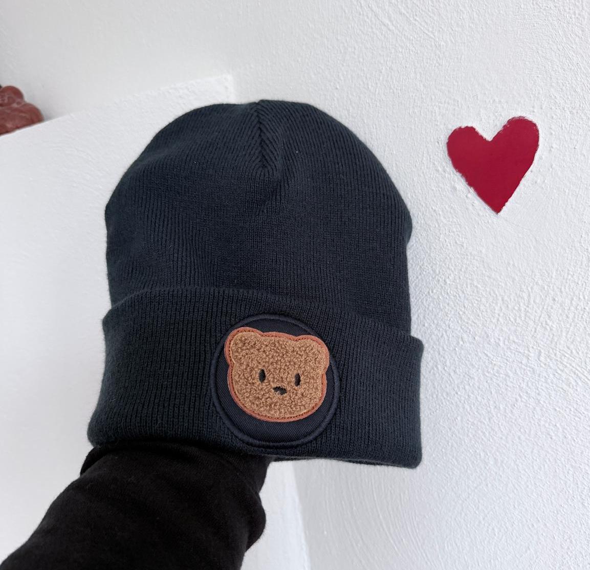 süße Bär Beanie Schwarz – Warme Unisex Mütze für Kinder Schüler Erwachsene