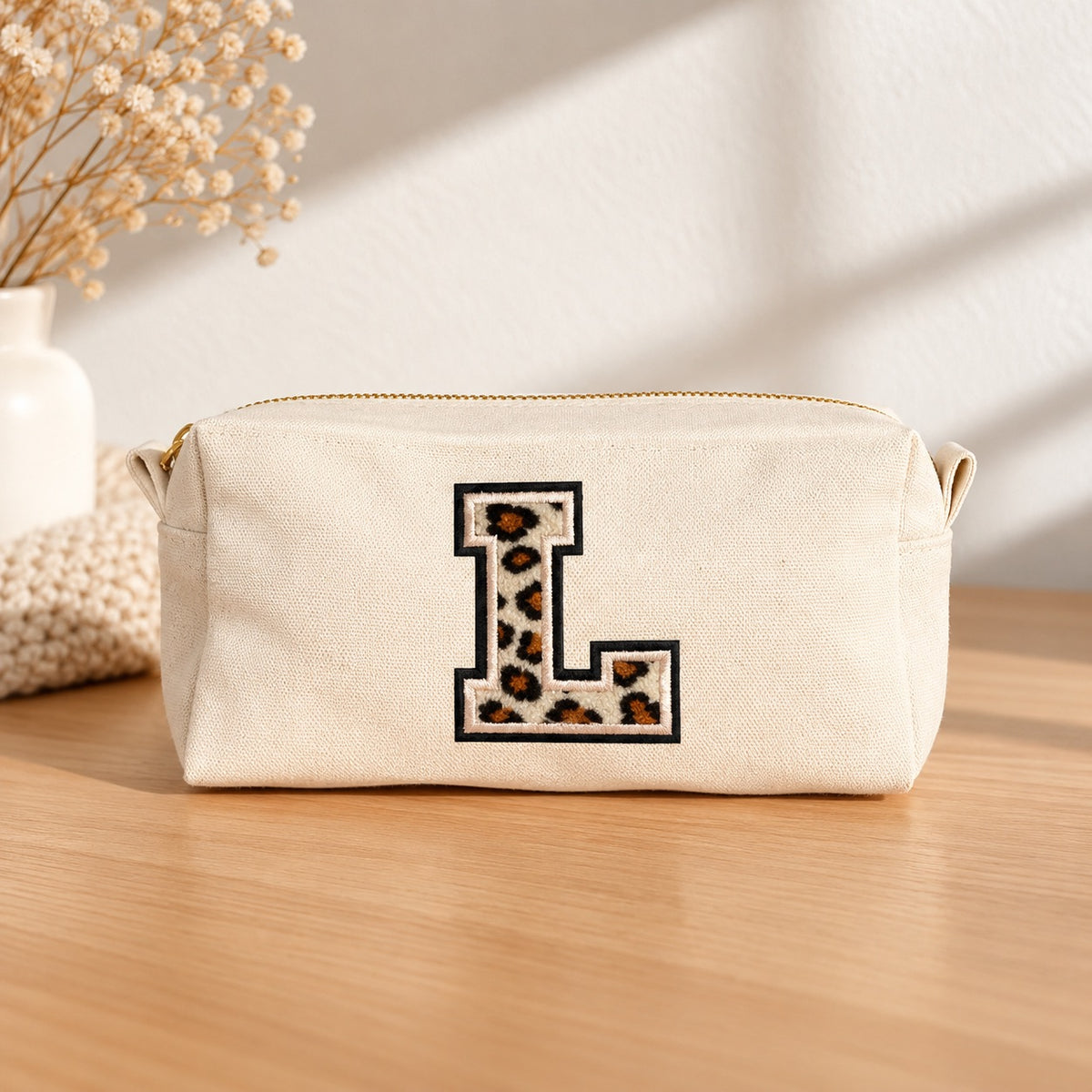 Kosmetiktasche mit Leo-Buchstaben A–Z oder Herz | Baumwolle Make-up Tasche S & L | Beige & Schwarz | Personalisiertes Geschenk für Frauen Kulturbeutel Reiseorganizer