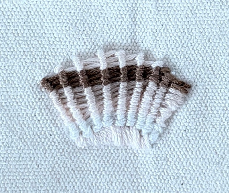 Handgestickte Beanie Schwarz – Herz, Stern, Blume uvm. – Warm & Unisex – Unikat Geschenk für Kinder, Schüler & Damen