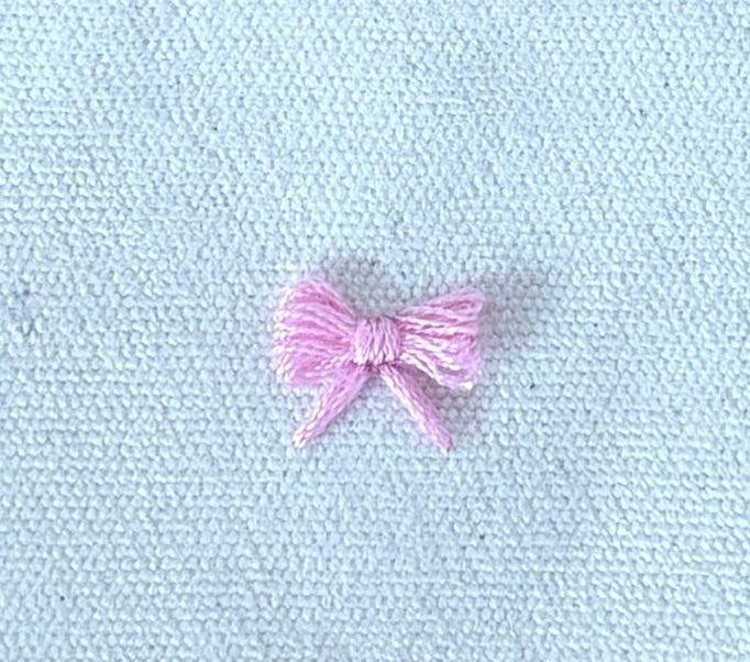 Handgestickte Beanie Schwarz – Herz, Stern, Blume uvm. – Warm & Unisex – Unikat Geschenk für Kinder, Schüler & Damen