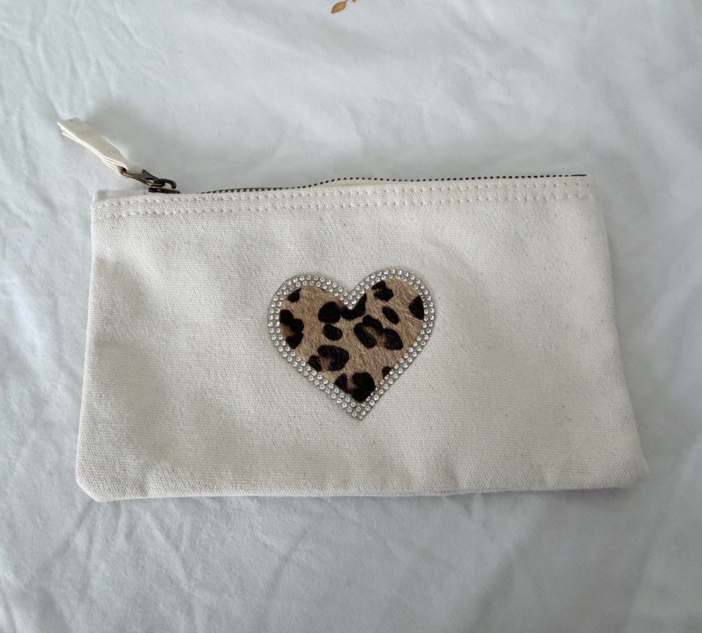 S Schminktasche Beige – Canvas Geldbörse mit Leo Herz Kunstfell & Strass Zipper Etui
