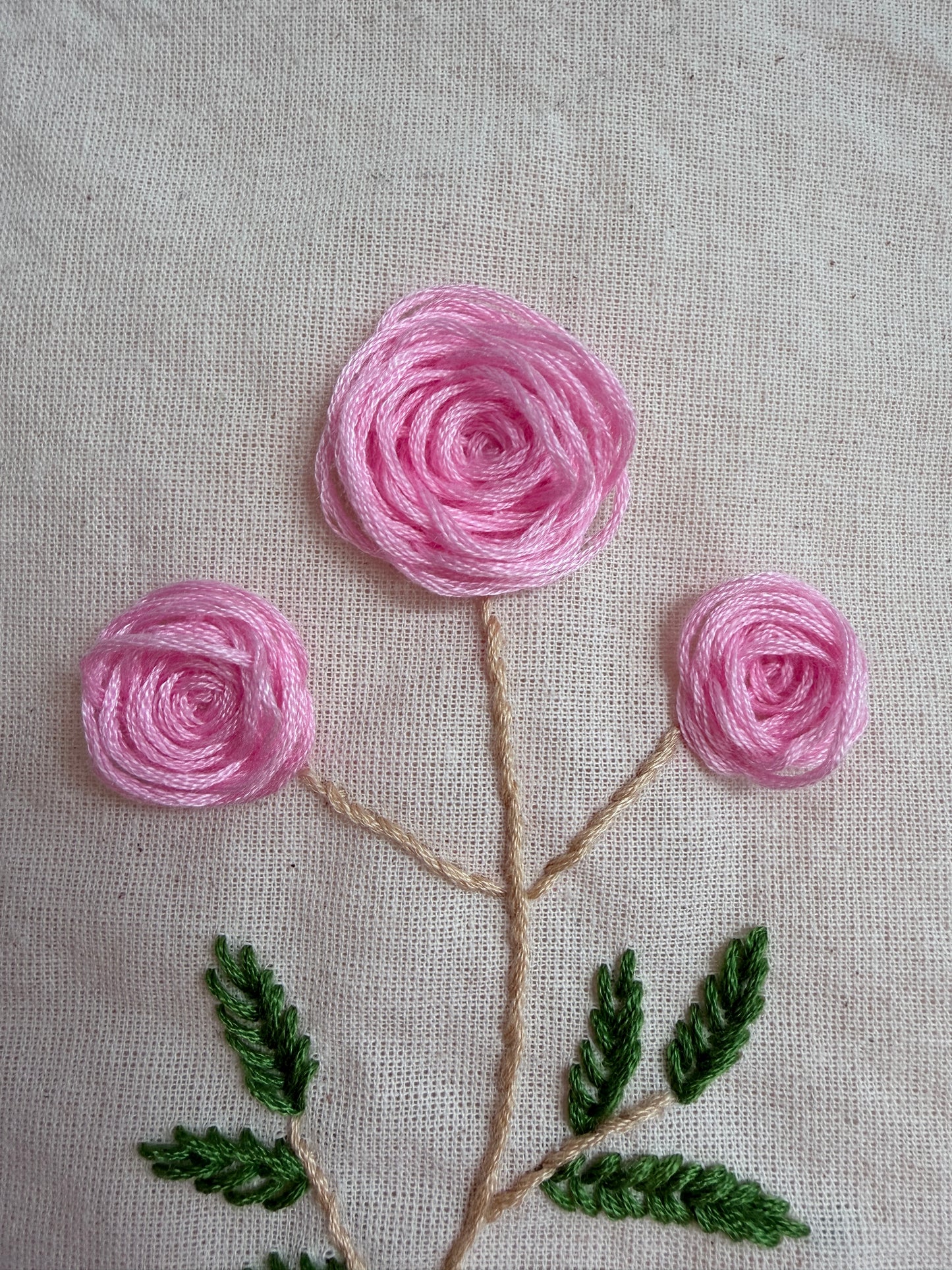 Handgestickt Baumwoll-Shopper mit rosa Blumen & Initialen – stylisch, praktisch