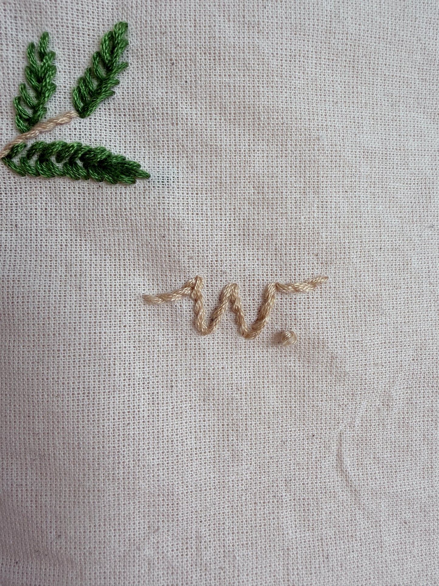 Handgestickt Baumwoll-Shopper mit rosa Blumen & Initialen – stylisch, praktisch