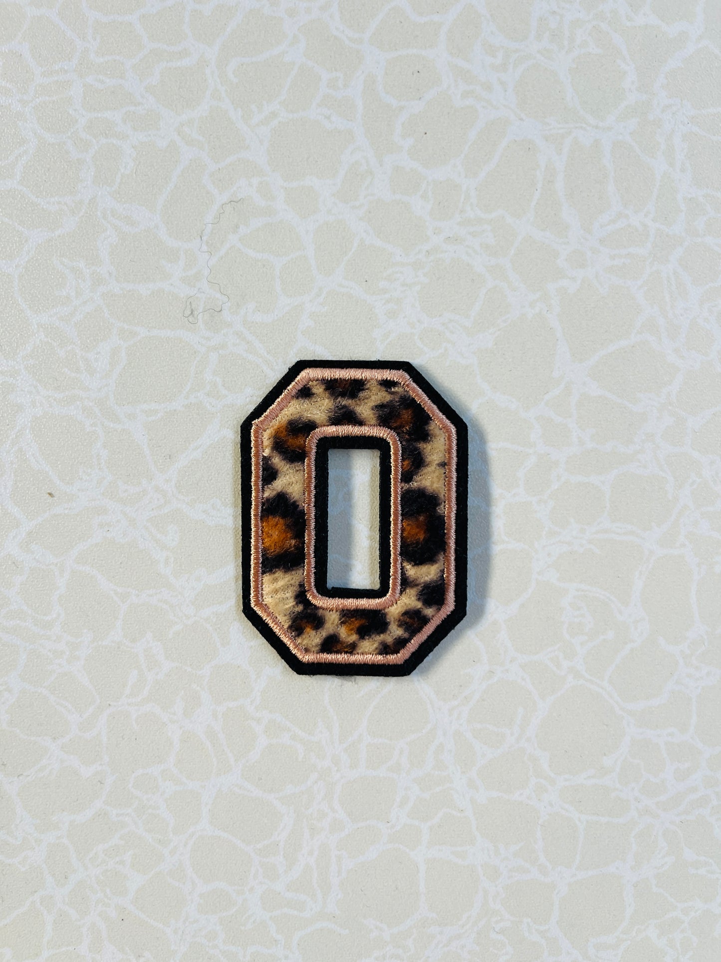 A-Z Buchstabenaufnäher Bügelbuchstaben für DIY-Kleidung Stoff Schuhe Taschen Leo