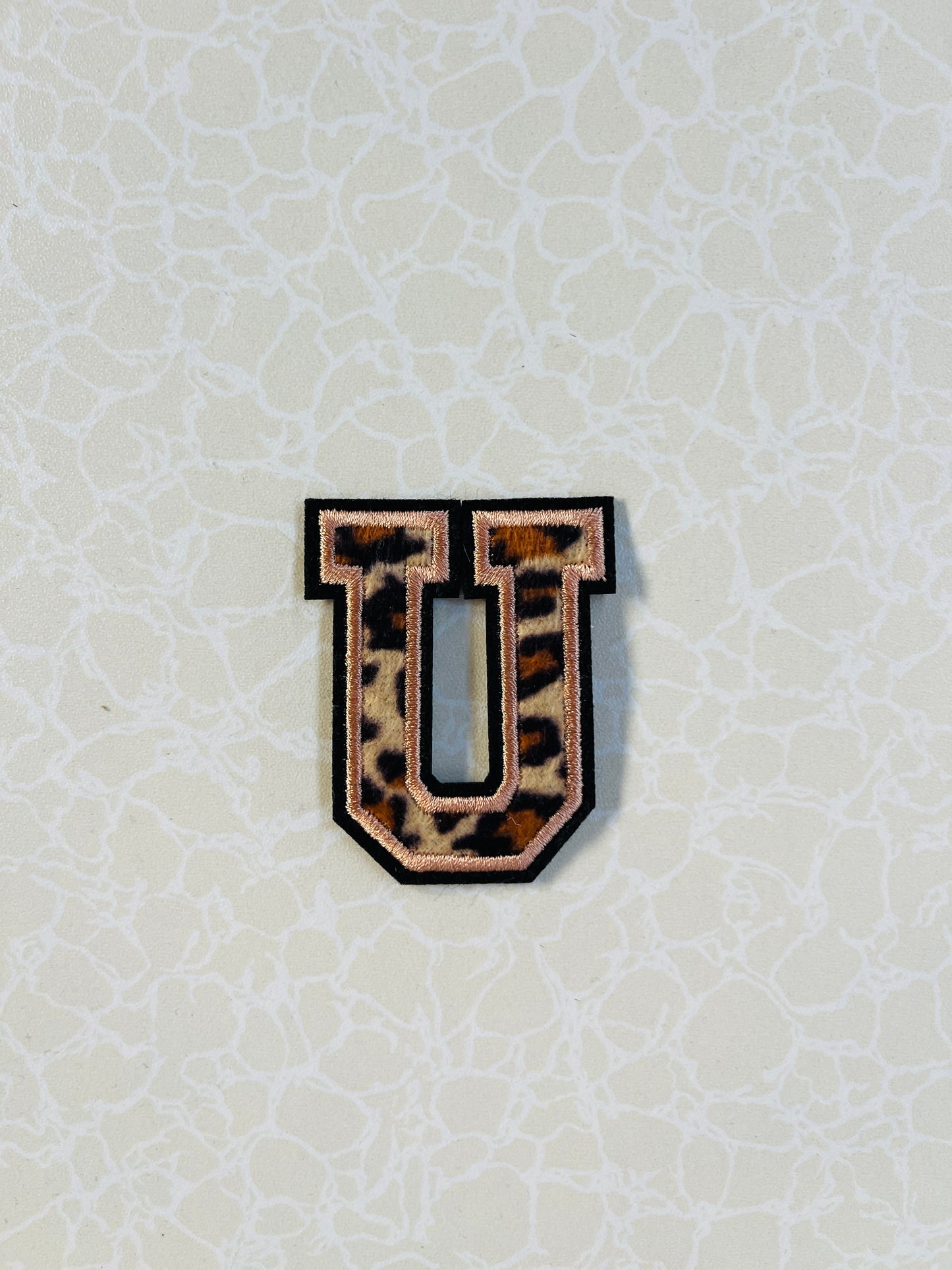 A-Z Buchstabenaufnäher Bügelbuchstaben für DIY-Kleidung Stoff Schuhe Taschen Leo