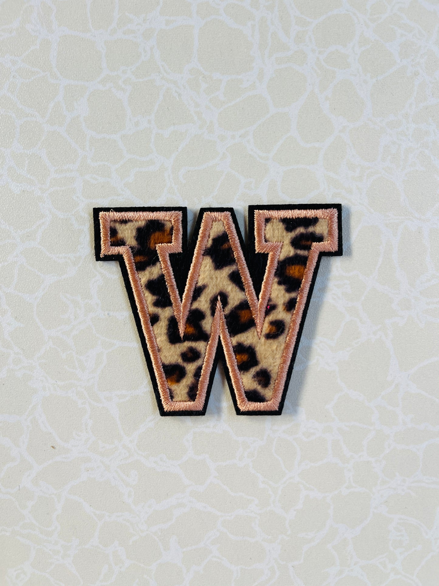 A-Z Buchstabenaufnäher Bügelbuchstaben für DIY-Kleidung Stoff Schuhe Taschen Leo