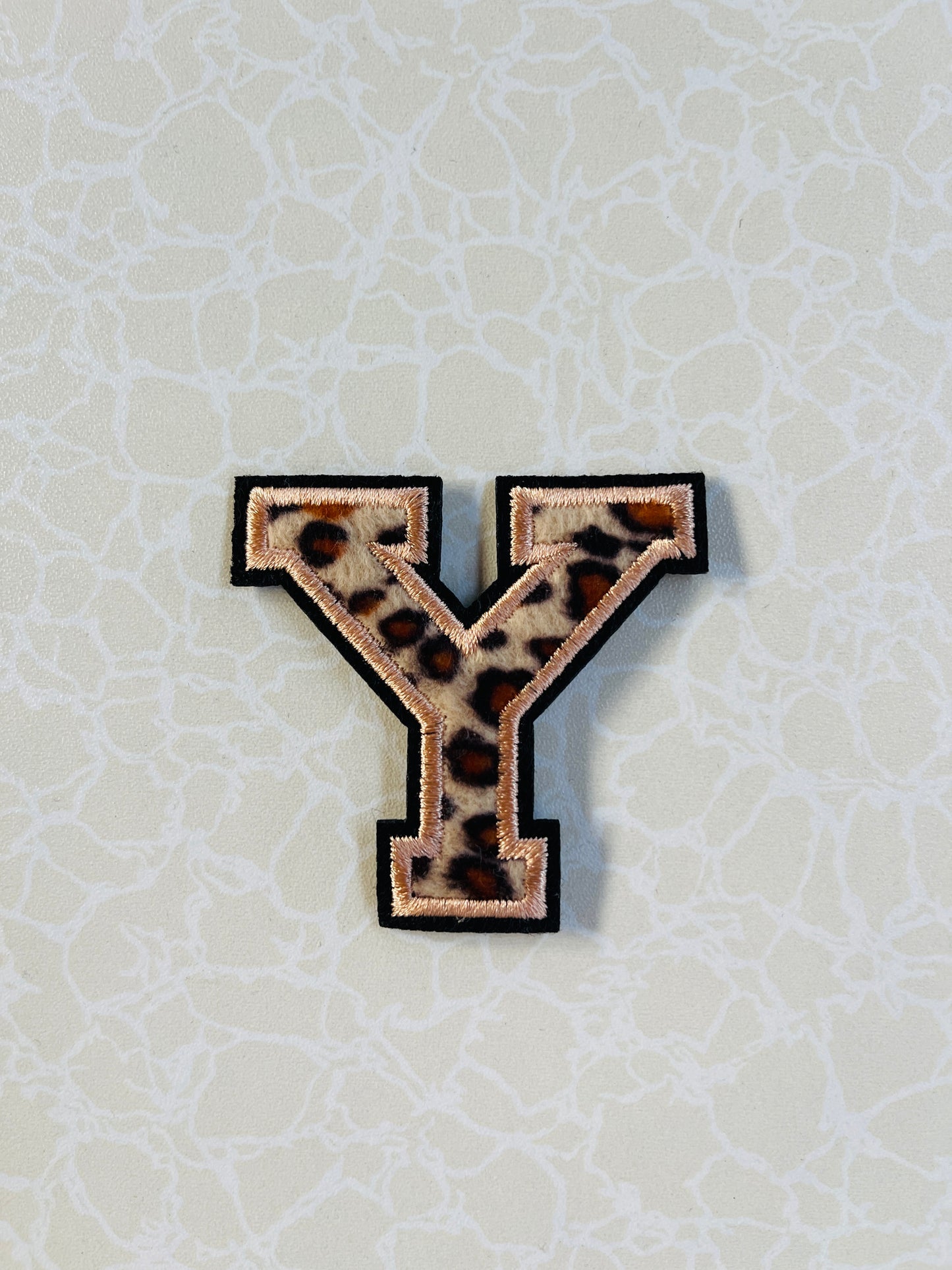 A-Z Buchstabenaufnäher Bügelbuchstaben für DIY-Kleidung Stoff Schuhe Taschen Leo